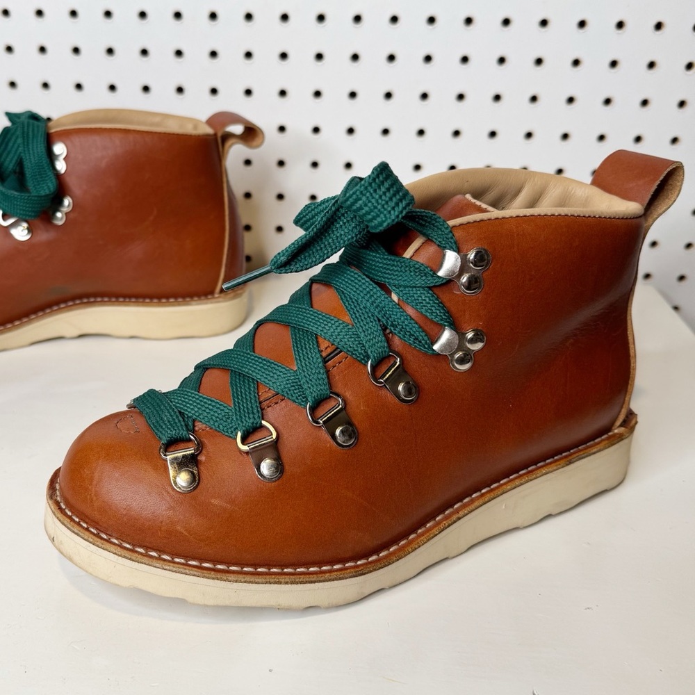 Crary | Leather Hiking Boots w/ Green Laces, Retro Style, Vibram Sole Sz.‎ 7